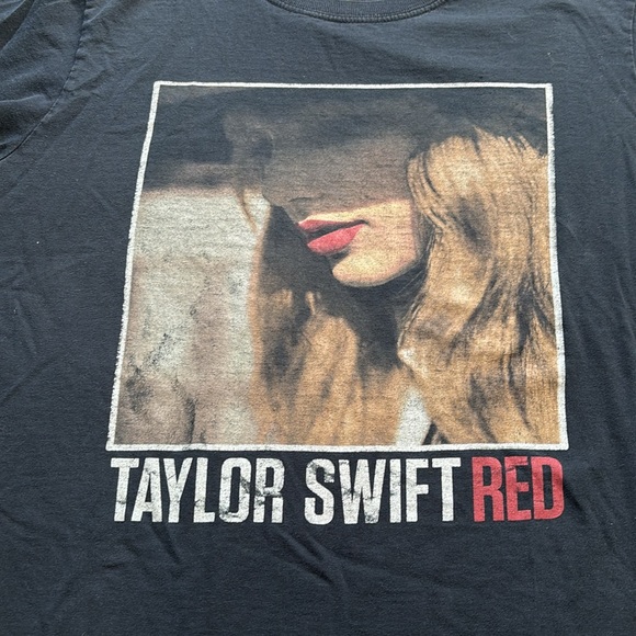 2013 Taylor Swift Red Concert Tour Black T-Shirt Size Women Medium Gildan Tag - Picture 2 of 3